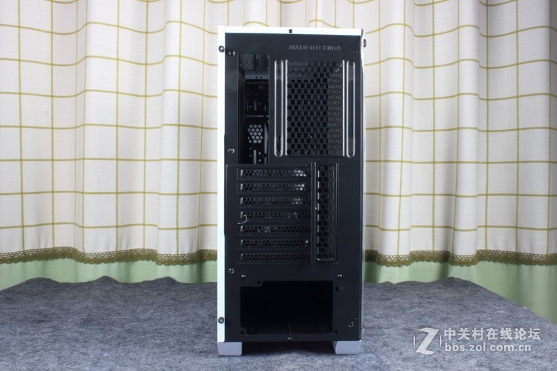 鑫谷MoParty整机RGB智控方案测评