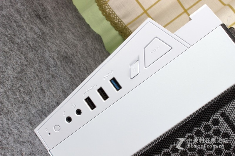 鑫谷MoParty整机RGB智控方案测评