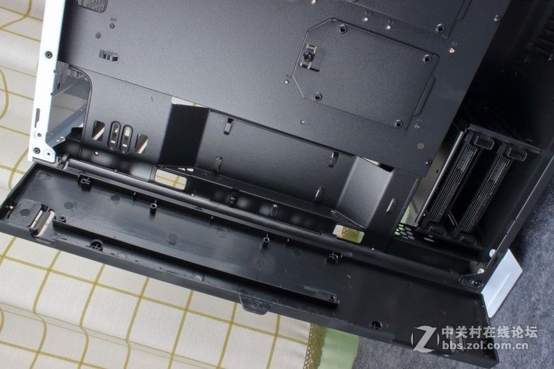 鑫谷MoParty整机RGB智控方案测评