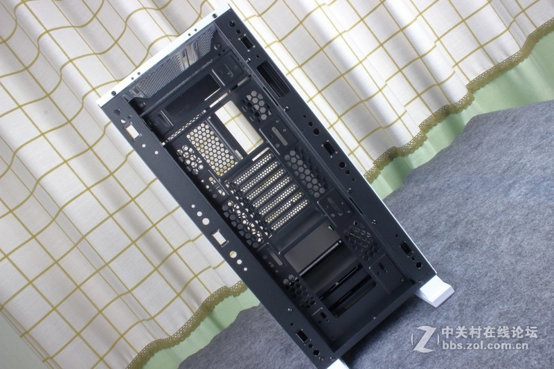 鑫谷MoParty整机RGB智控方案测评