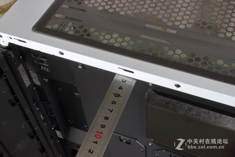 鑫谷MoParty整机RGB智控方案测评