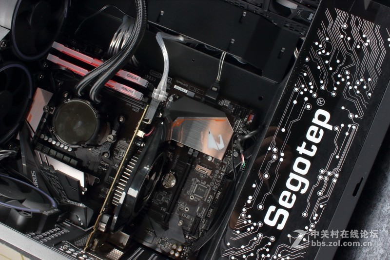 鑫谷MoParty整机RGB智控方案测评