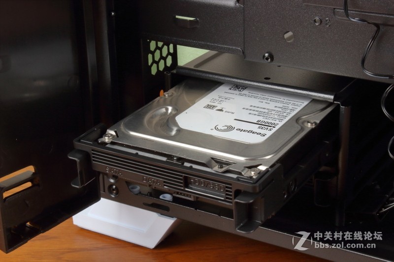 鑫谷MoParty整机RGB智控方案测评