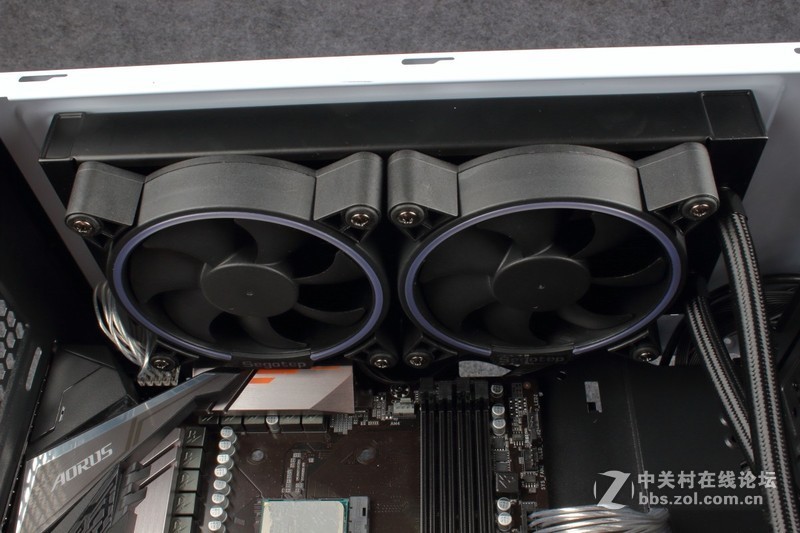 鑫谷MoParty整机RGB智控方案测评