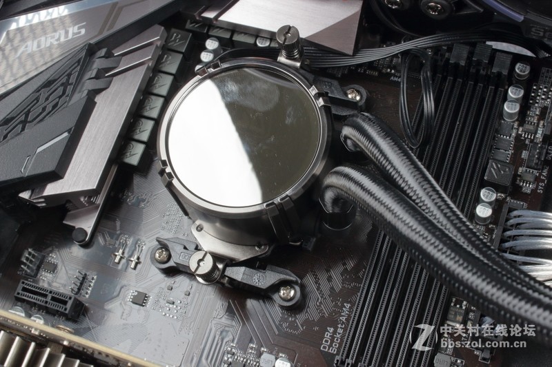 鑫谷MoParty整机RGB智控方案测评