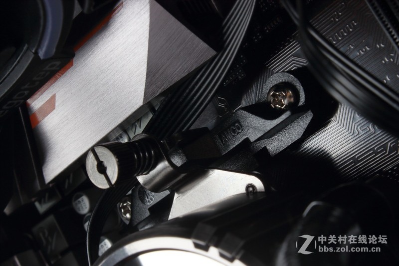 鑫谷MoParty整机RGB智控方案测评