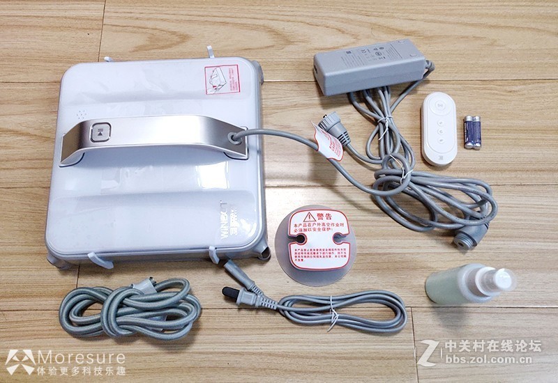 今天我体验了一下窗宝w836擦窗机器人，感觉还挺爽！