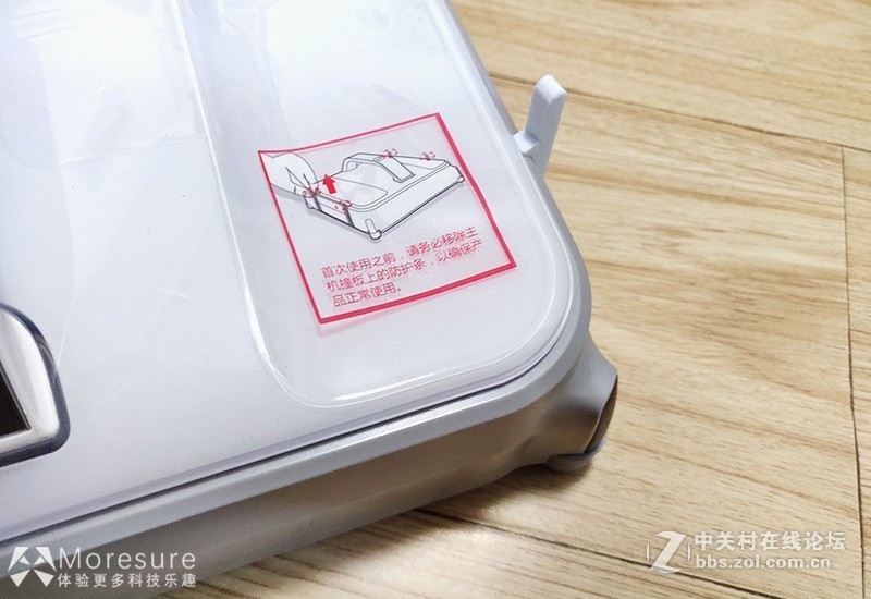 今天我体验了一下窗宝w836擦窗机器人，感觉还挺爽！