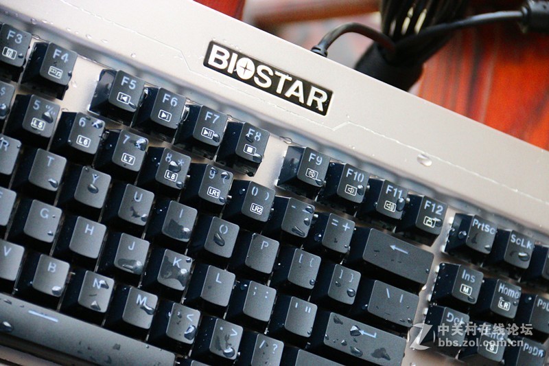 听说最近键盘都得泼水？映泰GK30上手体验