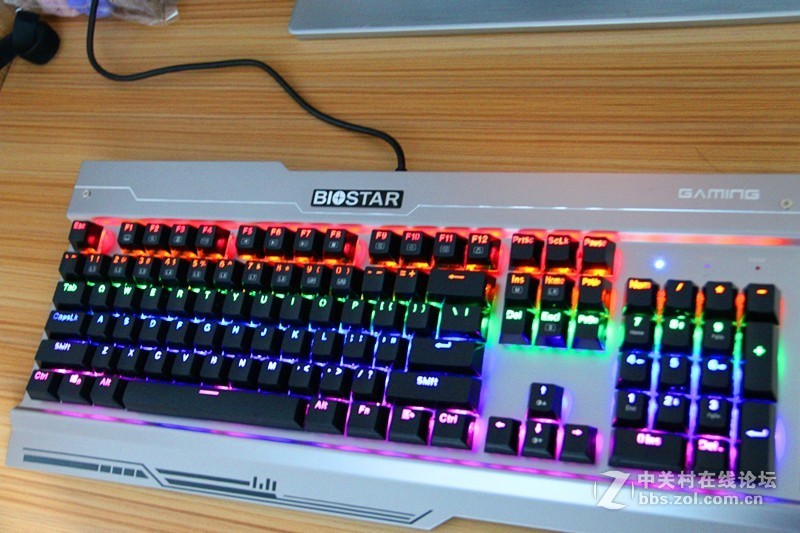 听说最近键盘都得泼水？映泰GK30上手体验