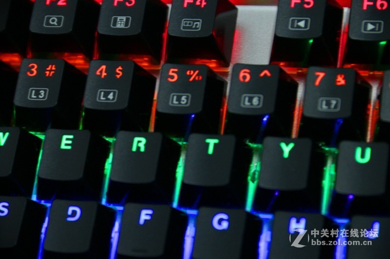 听说最近键盘都得泼水？映泰GK30上手体验