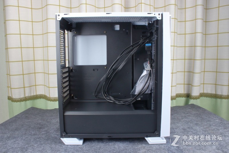 鑫谷MoParty整机RGB智控方案测评