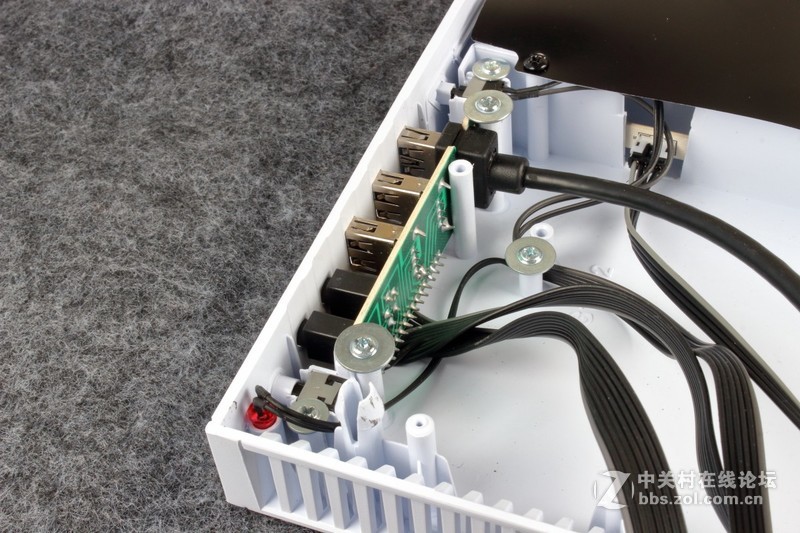 鑫谷MoParty整机RGB智控方案测评