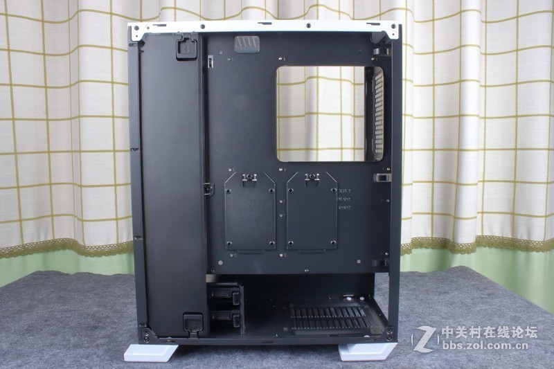 鑫谷MoParty整机RGB智控方案测评