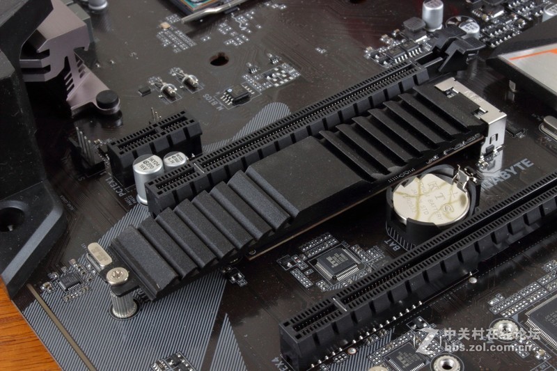 鑫谷MoParty整机RGB智控方案测评