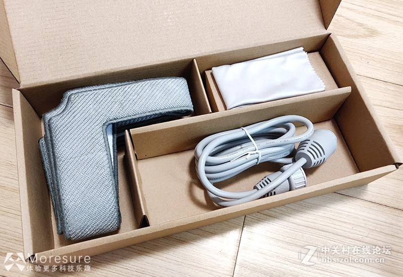 今天我体验了一下窗宝w836擦窗机器人，感觉还挺爽！