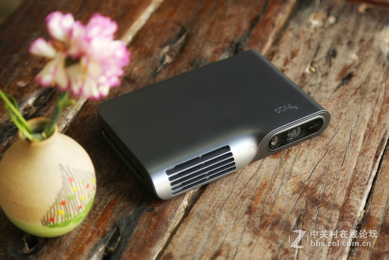 ＃白墙秒变电子白板＃时尚小巧 随手能带走的巨幕影院——神画TT开箱鉴赏