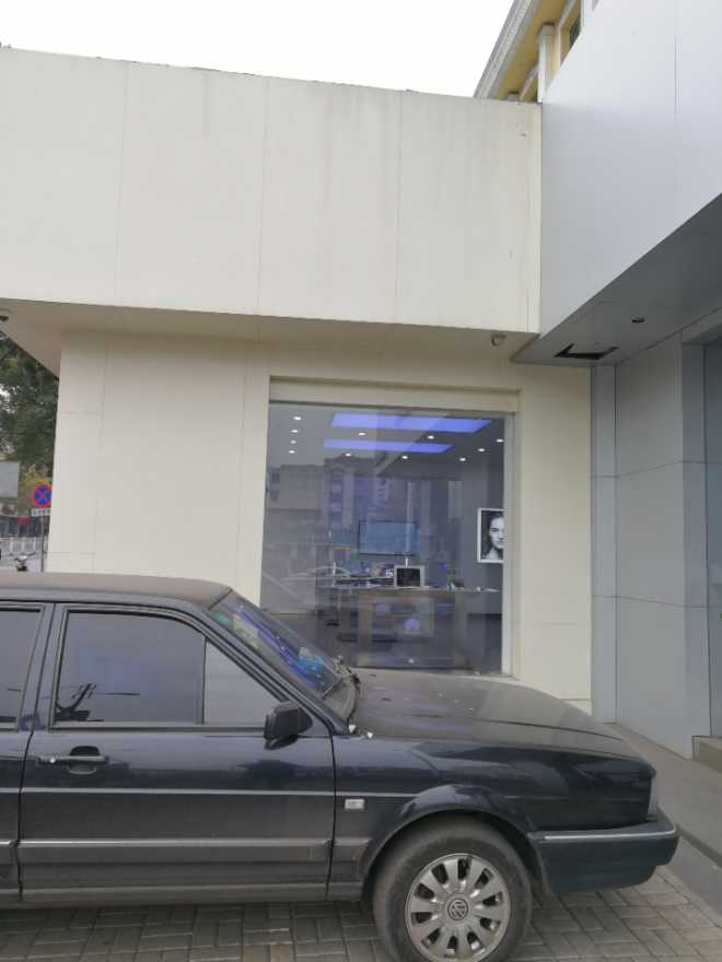 山西介休华为实体店没顾客，买mete10加价1999