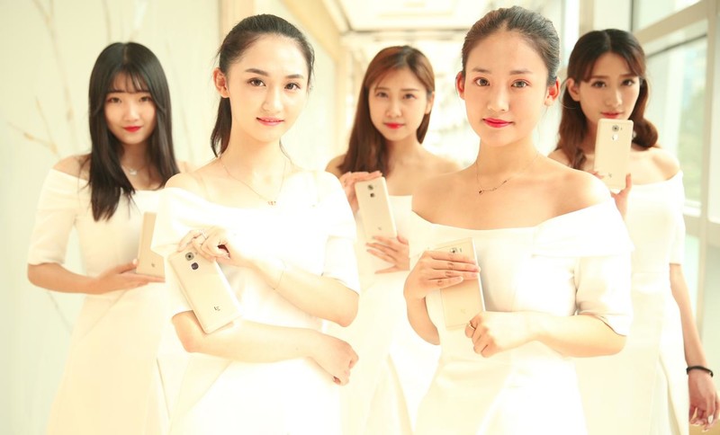 赏校花 看手机 乐Pro3给你带来不凡体验