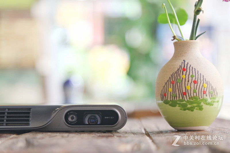 ＃白墙秒变电子白板＃时尚小巧 随手能带走的巨幕影院——神画TT开箱鉴赏