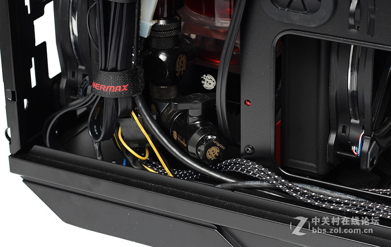 INWIN 509 & ASUS ROG M8H ALPHA，Show Time！