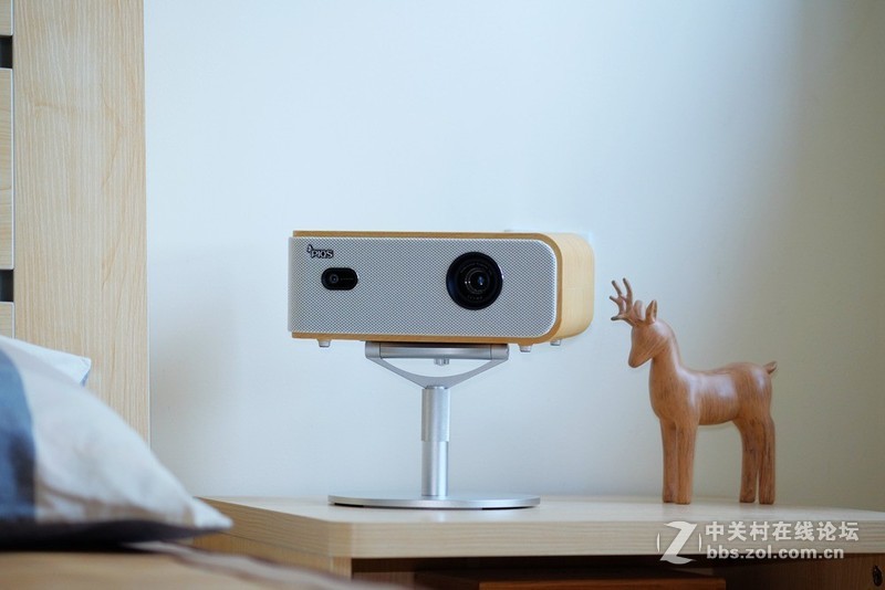 神画Q1智能影院，卧室有你更精彩