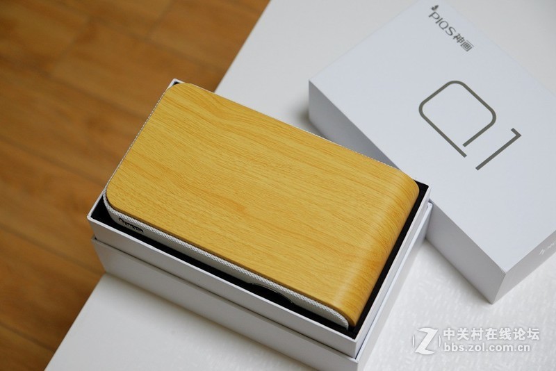 神画Q1智能影院，卧室有你更精彩