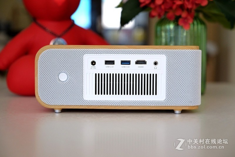 神画Q1智能影院，卧室有你更精彩