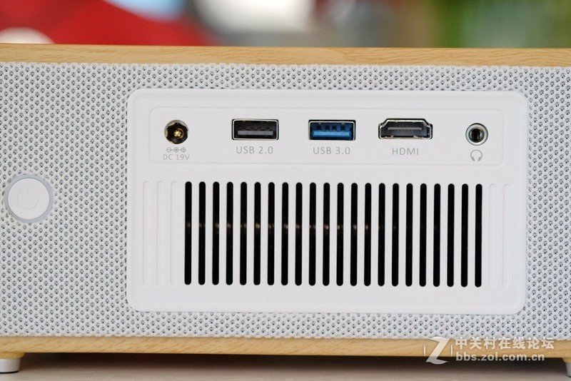 神画Q1智能影院，卧室有你更精彩