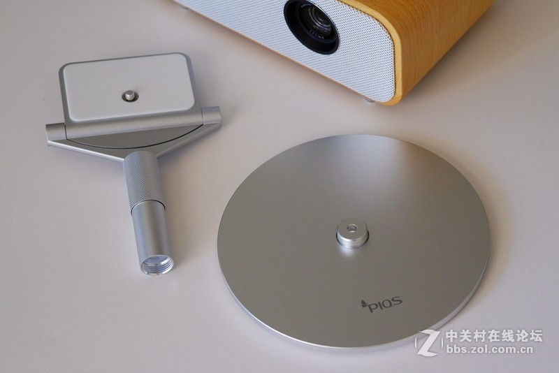 神画Q1智能影院，卧室有你更精彩