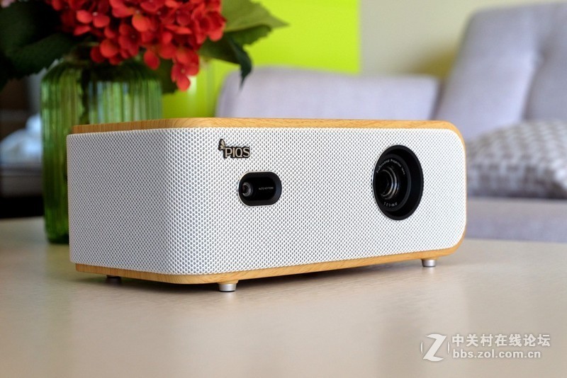 神画Q1智能影院，卧室有你更精彩