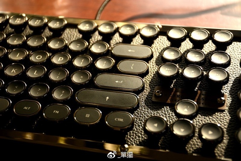 【單擺出品】绝美复古---AZIO RCU ONYX机械键盘分享