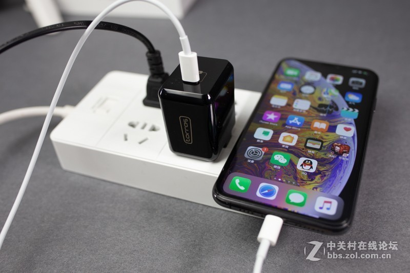 iPhone XS MAX原充慢掉渣？上手图拉斯29W PD旅充