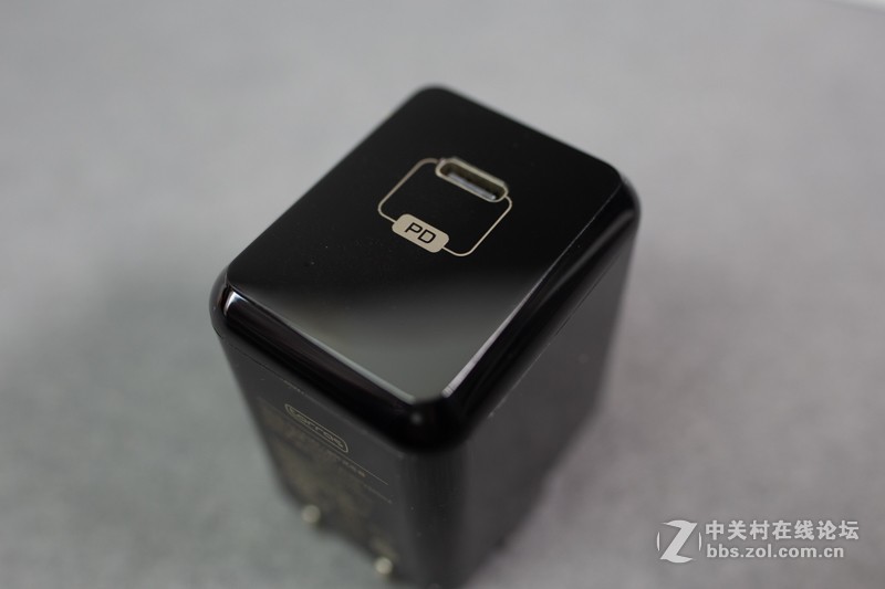 iPhone XS MAX原充慢掉渣？上手图拉斯29W PD旅充