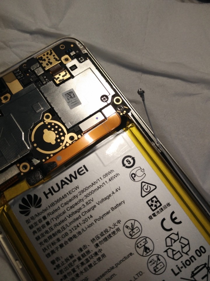 荣耀 8主板，射频线底座掉了，功能一切正常，为何？？？