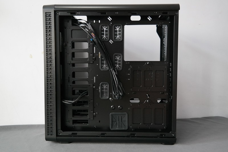 Tt红色警戒高配加强版！TT View 37 RGB开窗机箱装机评测