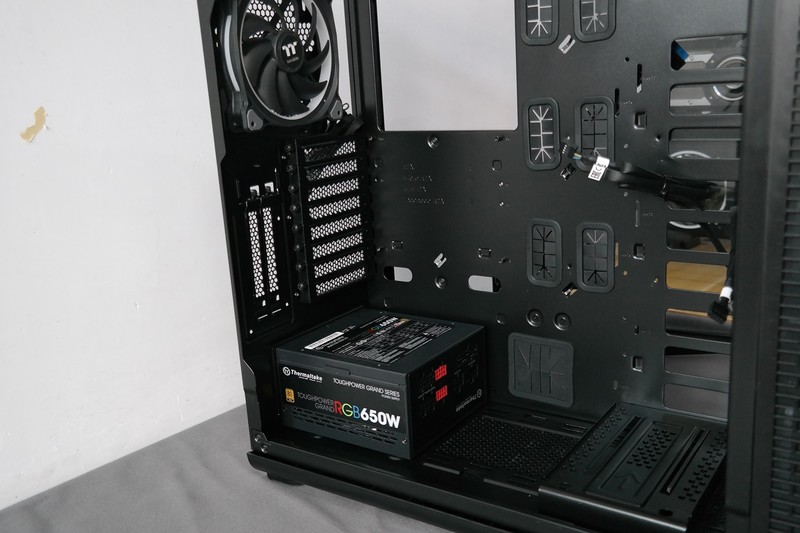 Tt红色警戒高配加强版！TT View 37 RGB开窗机箱装机评测