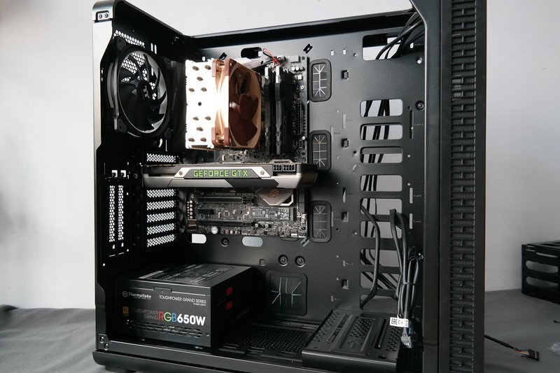 Tt红色警戒高配加强版！TT View 37 RGB开窗机箱装机评测