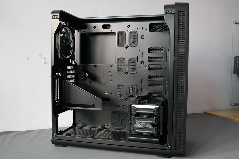 Tt红色警戒高配加强版！TT View 37 RGB开窗机箱装机评测