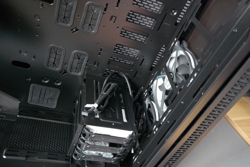 Tt红色警戒高配加强版！TT View 37 RGB开窗机箱装机评测