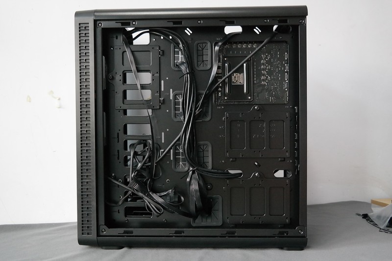 Tt红色警戒高配加强版！TT View 37 RGB开窗机箱装机评测