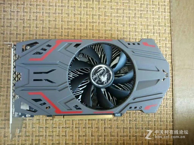 七彩虹网驰GTX1050Ti-4GD5显卡，带独立供电接口，有DP、HDMI、DVI三个接口，便宜出了