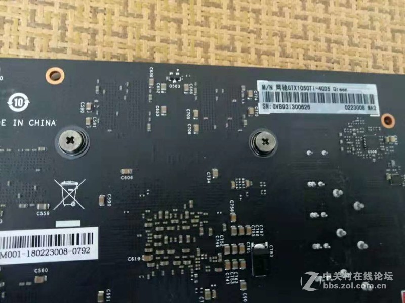 七彩虹网驰GTX1050Ti-4GD5显卡，带独立供电接口，有DP、HDMI、DVI三个接口，便宜出了