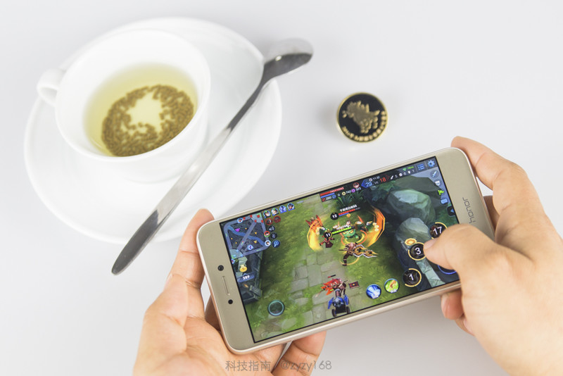 全新体验：荣耀8青春版中国人的麒麟小瑞兽