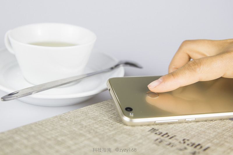 全新体验：荣耀8青春版中国人的麒麟小瑞兽