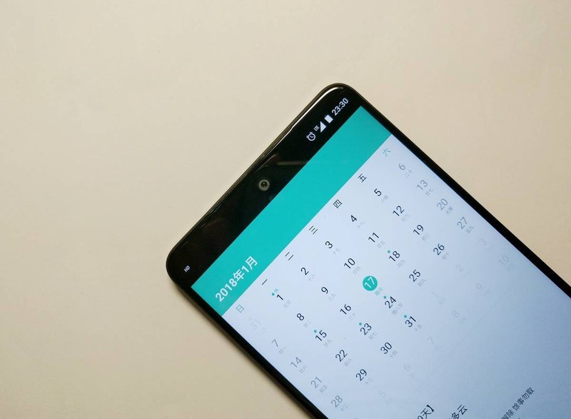 Essential Phone：旗舰半成品？