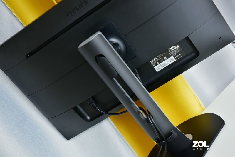 低蓝光飞利浦27寸显示器体验评测：10.7亿色搭配IPS的4K加持！