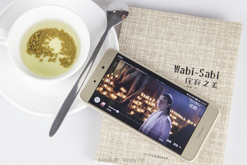 全新体验：荣耀8青春版中国人的麒麟小瑞兽