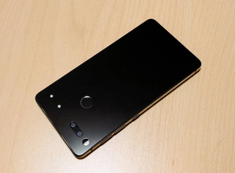 Essential Phone：旗舰半成品？