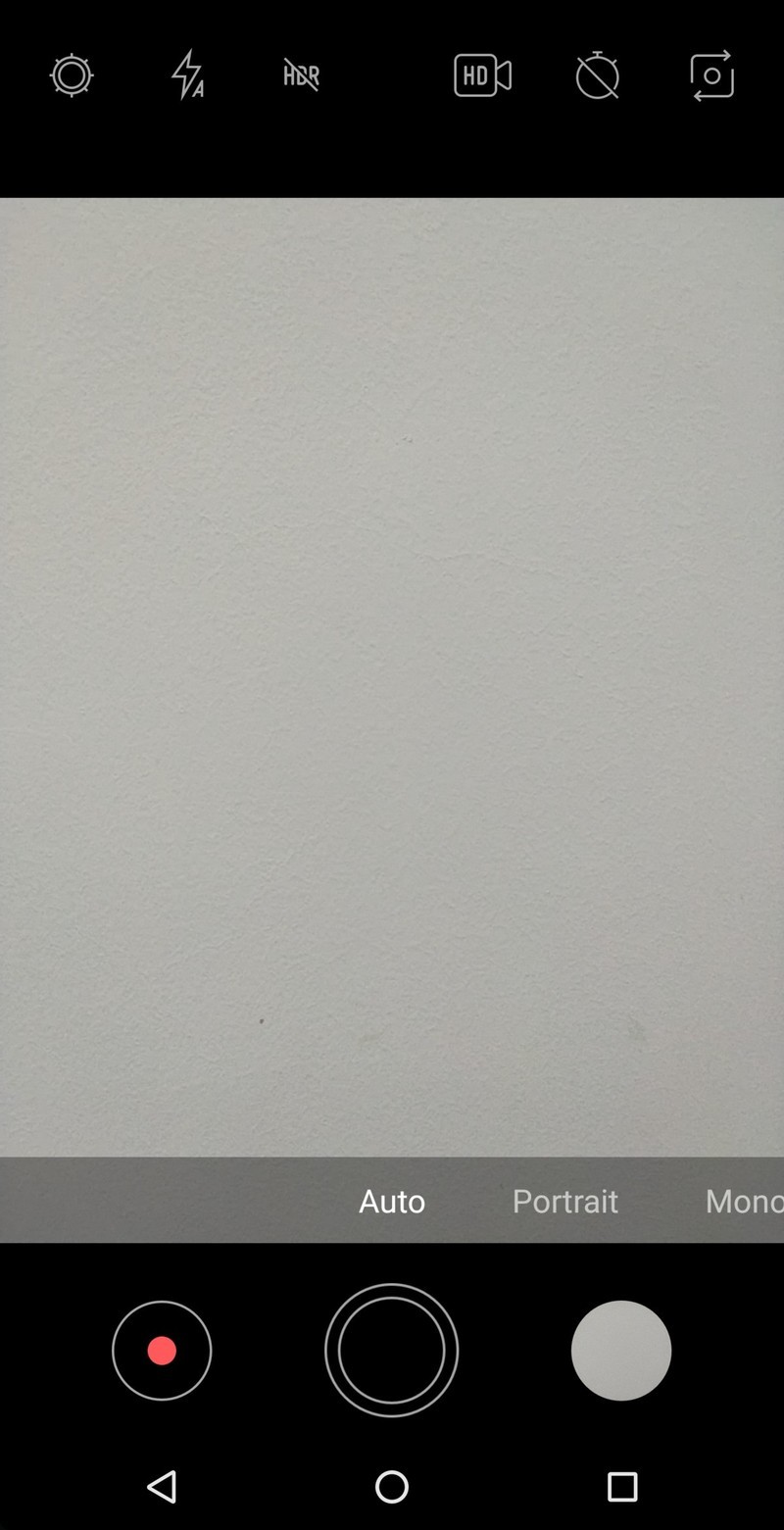 Essential Phone：旗舰半成品？